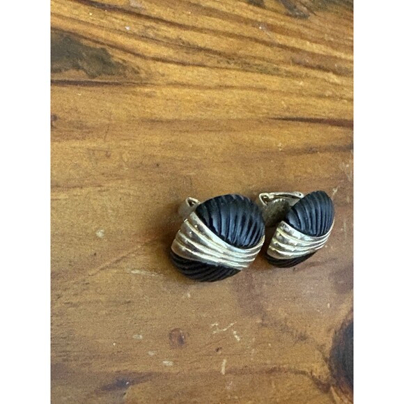 Vintage Avon Round Gold Tone Black Clip On Earrings Stud - Picture 3 of 6